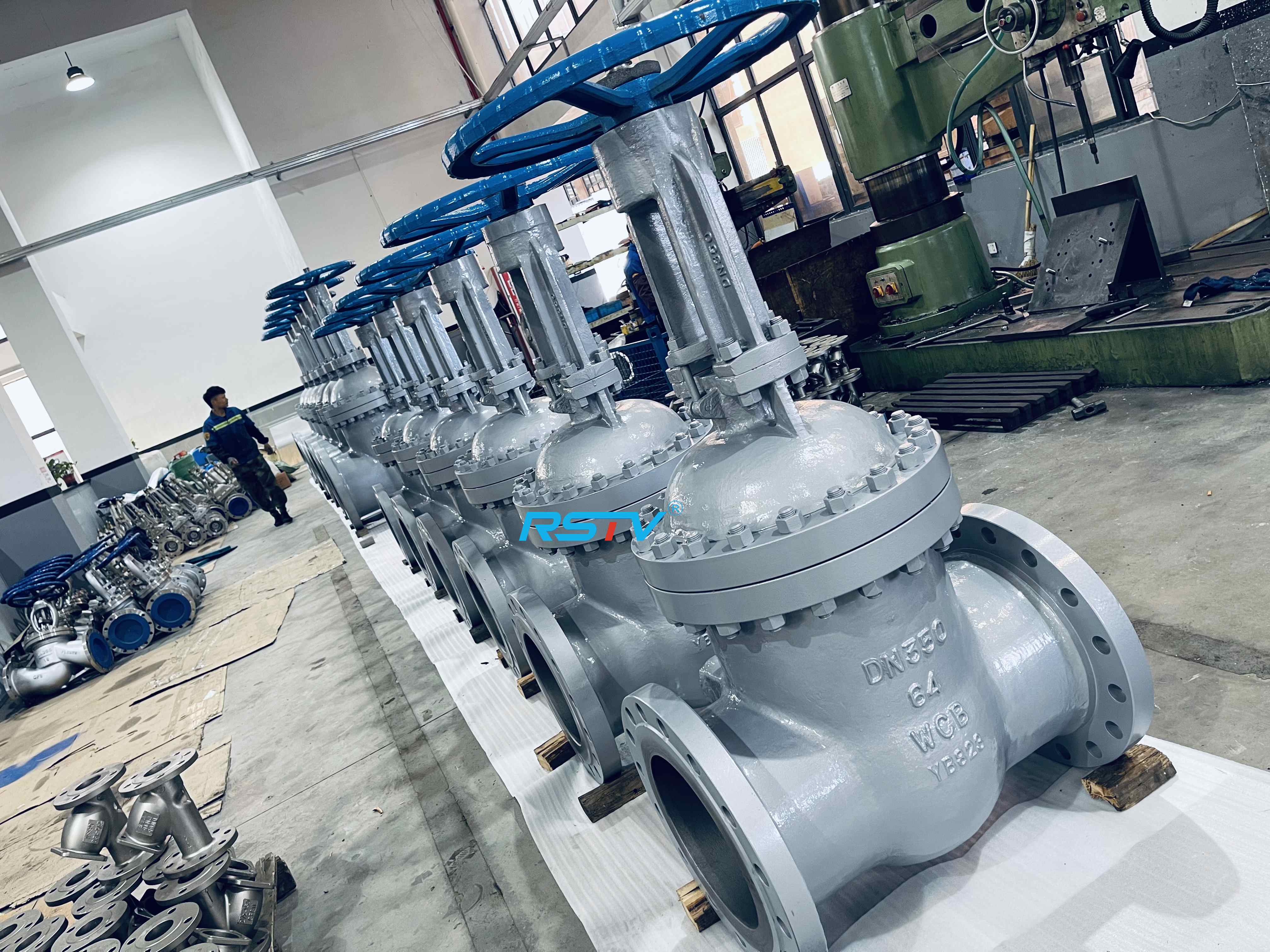 GB WCB  DN350  PN64 FLANGE END GATE VALVE 3