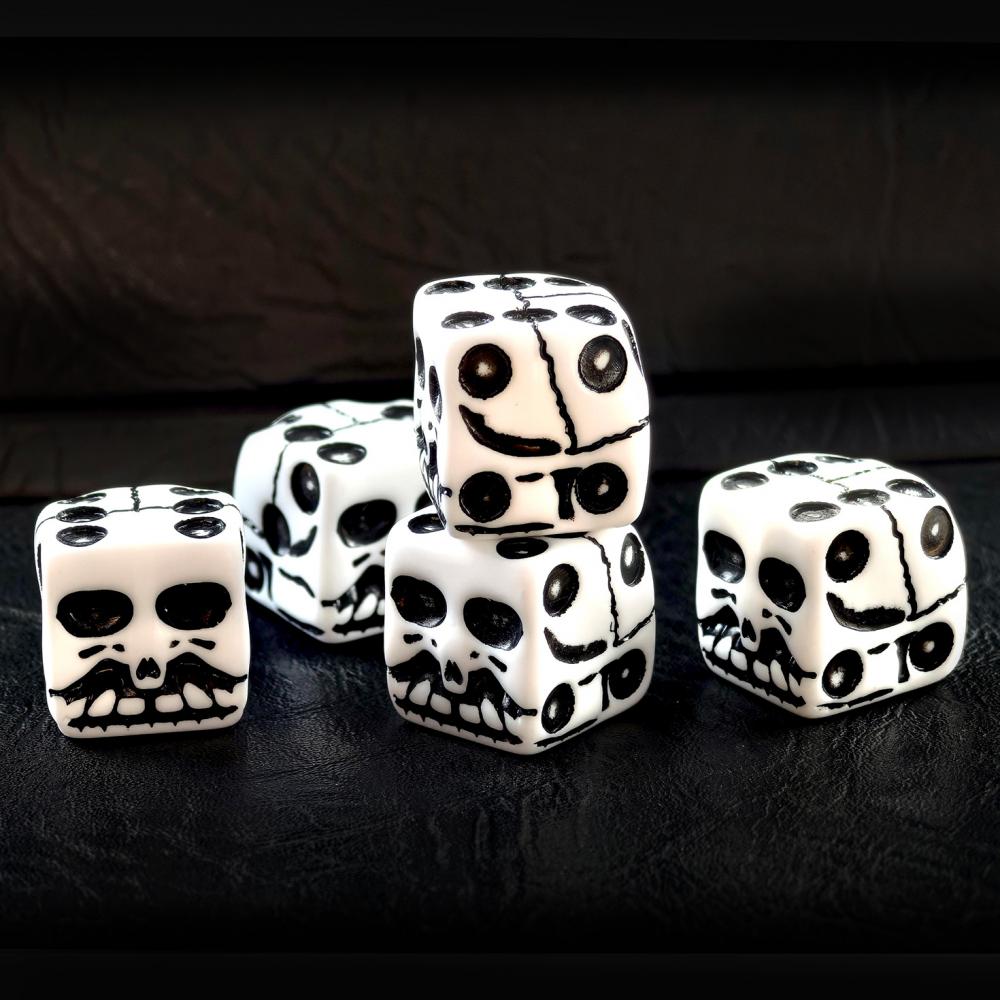 6pcs Set of Skull Shaped Dice 6 Sided, Halloween Party White Skull Dice, Novelty Skeleton Dice for Club Bar Party, 6pcs Set