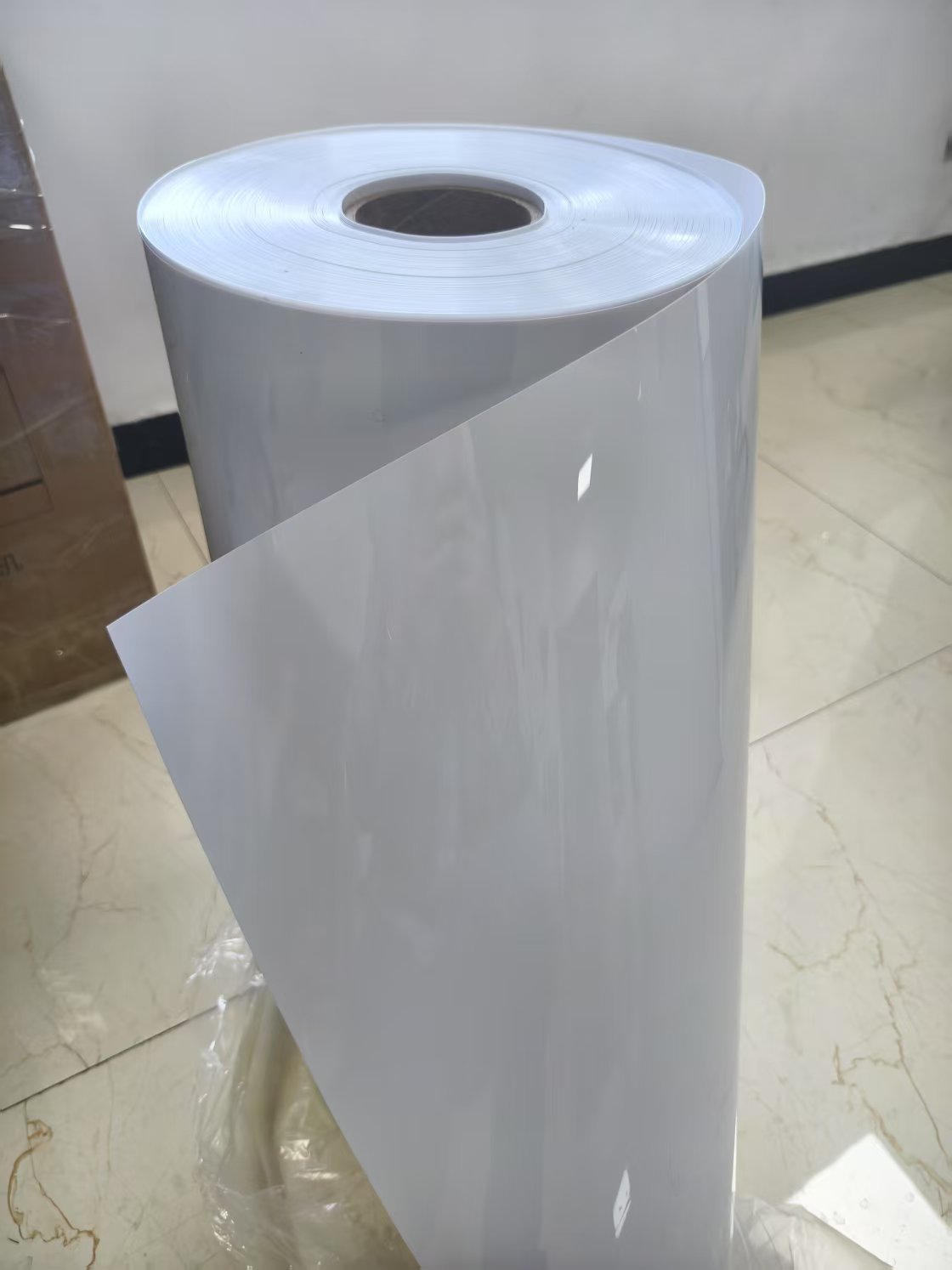White glossy PET film 01