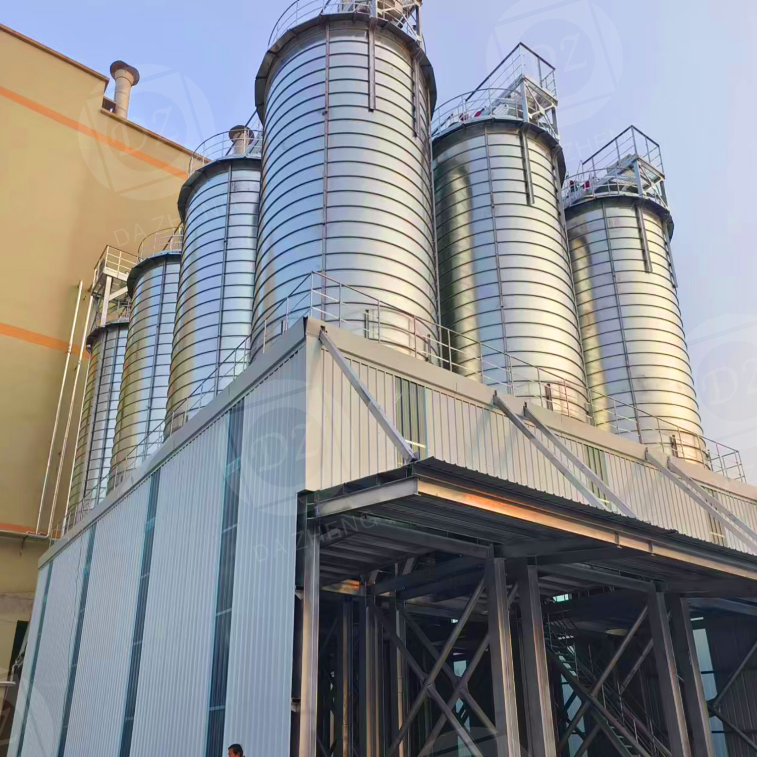 Grain logistics park spiral bite steel plate warehouse