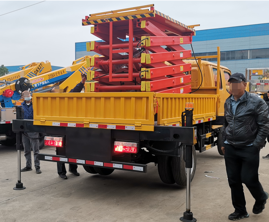 Scissor fork type 12 meter lifting platform truck