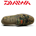 2020 Daiwa Men's Outdoor Fishing Wear Shoes Mountaineering Non-slip Camouflage Shoes Anti-static Waterproof Daiwa Fishing Shoes