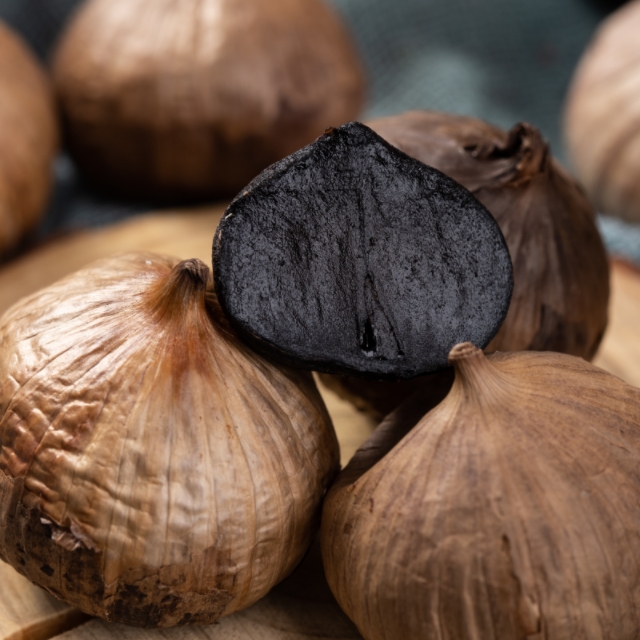 black garlic clove