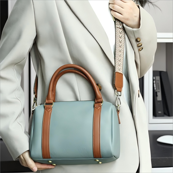 Fashionable commuter lady's crossbody bag