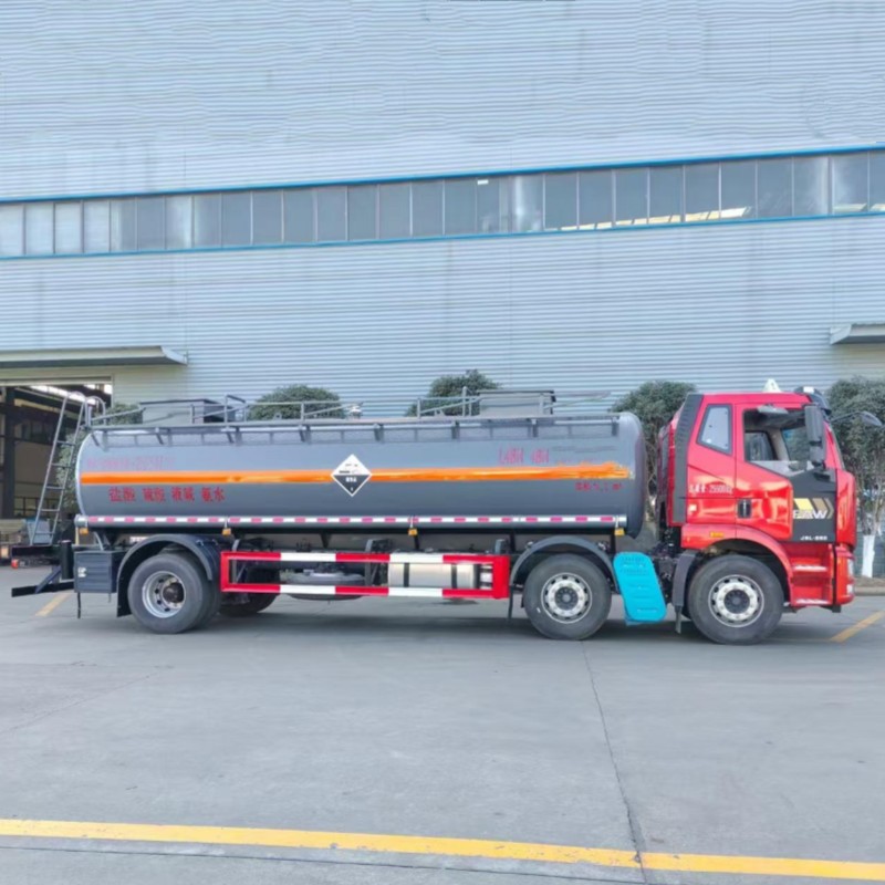 Ammonia lined plastic tank car