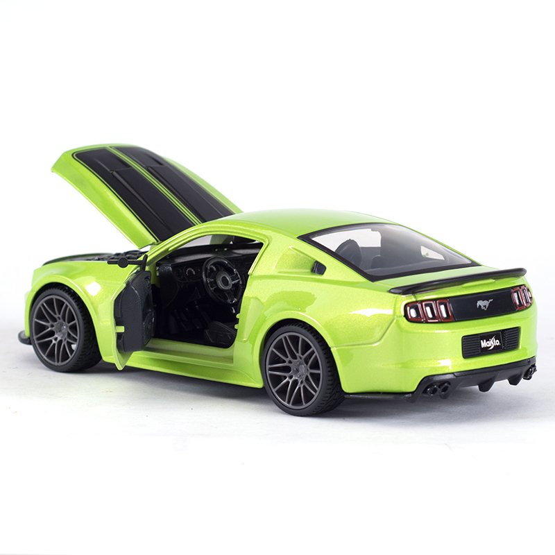 Maisto 1:24 2014 Ford Mustang Street Racer Sports Car Static Die Cast Vehicles Collectible Model Car Toys
