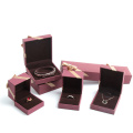 https://www.bossgoo.com/product-detail/custom-logo-packaging-bracelet-jewelry-box-63427771.html