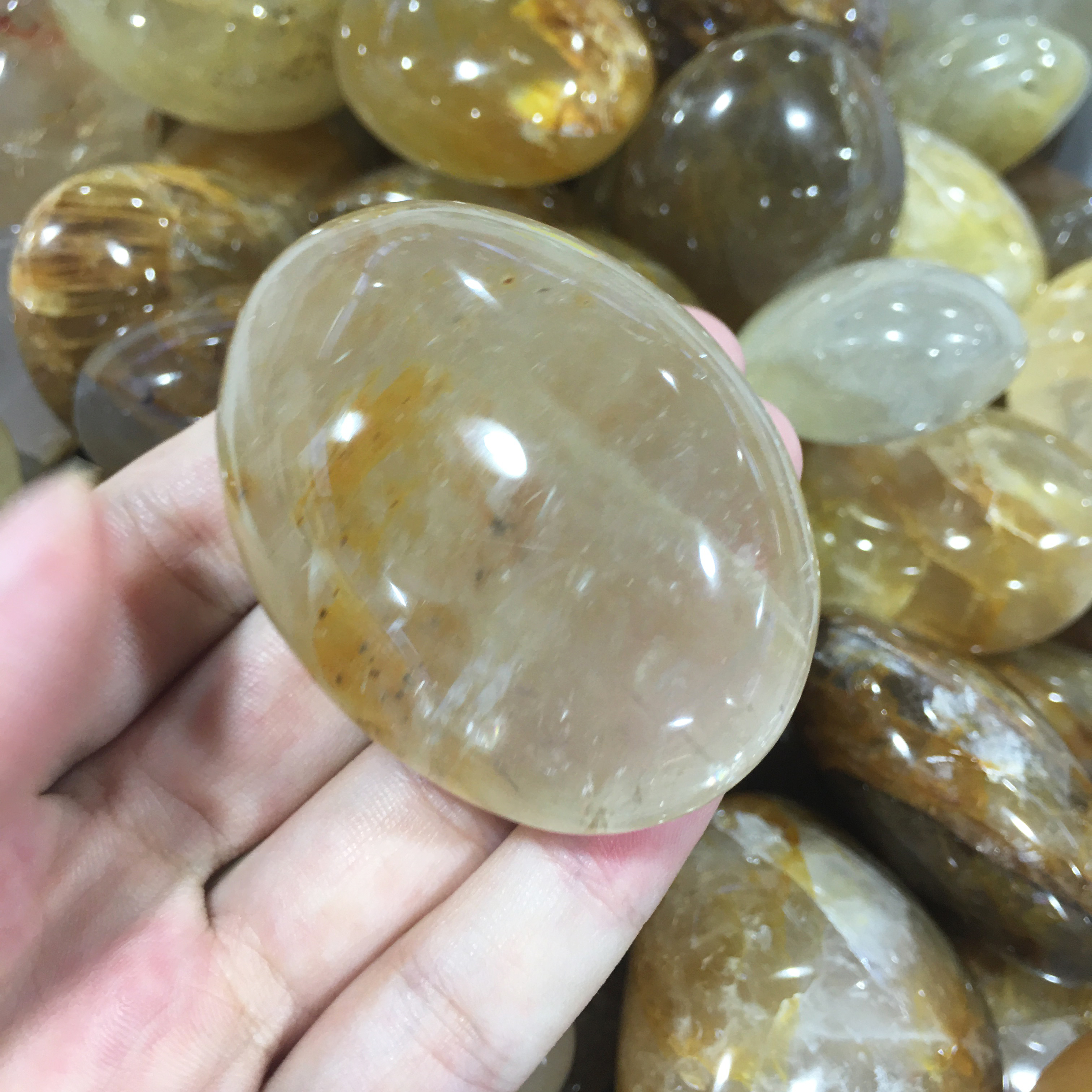 Natural Golden Healer Quartz Crystal Yellow Hematoid Palm Stone Chakra Healing Gemstone Home Decor 1pc