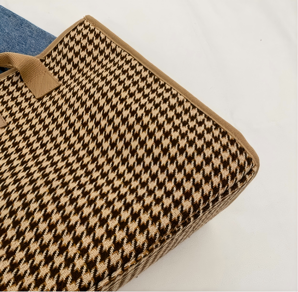 Versatile and simple women's tote bag