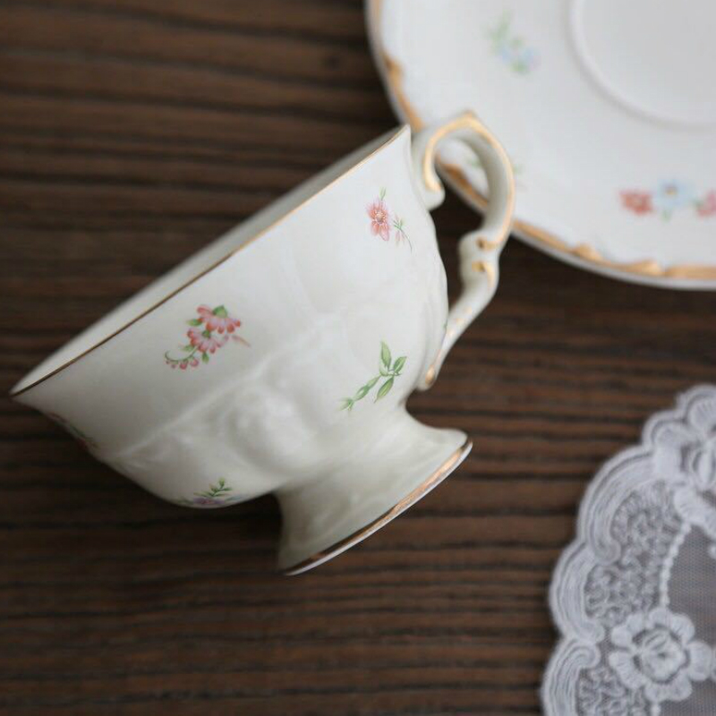 Coffee Cup Korean Retro Creamy Yellow Pastoral Floral Tracery Gold Ceramic English Afternoon Dessert Flower Tea Cup and Saucer