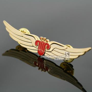 China Southern Airlines Golden Badge Wing Pin Flying Medal for Flight Crew Air Man Aviation Good Gift as Collection Souvenir