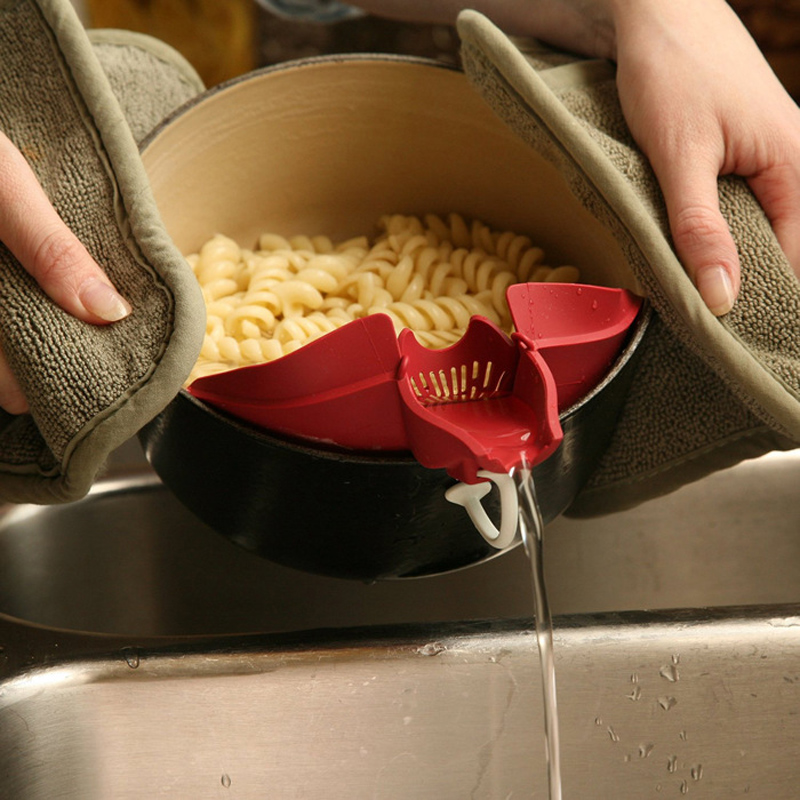 1PC Kitchen Gadget Silicone Soup Funnel Water Deflector Cooking Tool With Removable Strainer