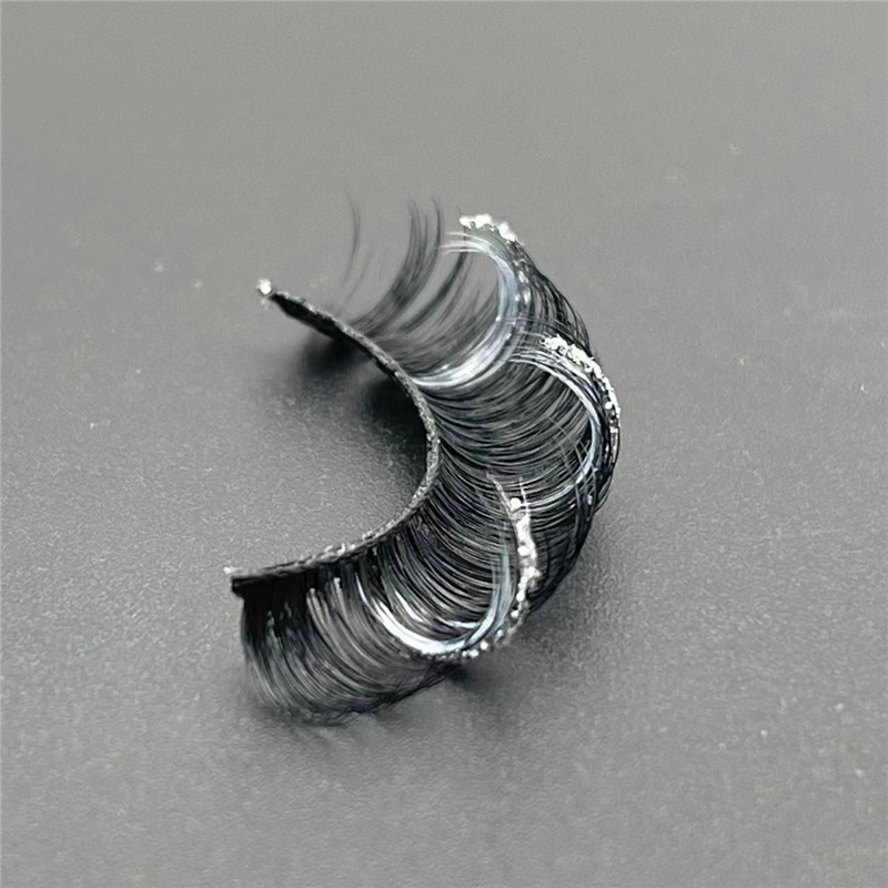 Russian Lashes With Glitter