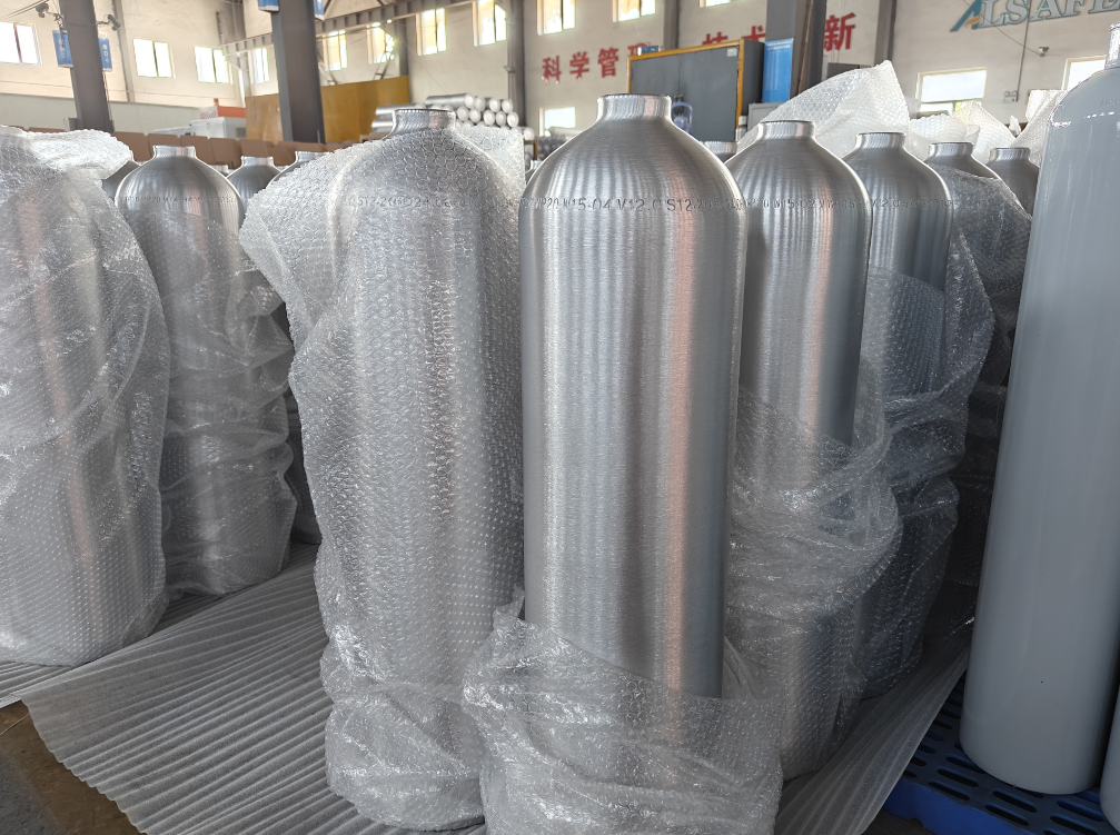 Pressure gas storage tanks
