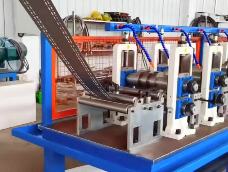 Roll forming machine