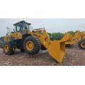 4 wheel drive tractor with front loader LG956