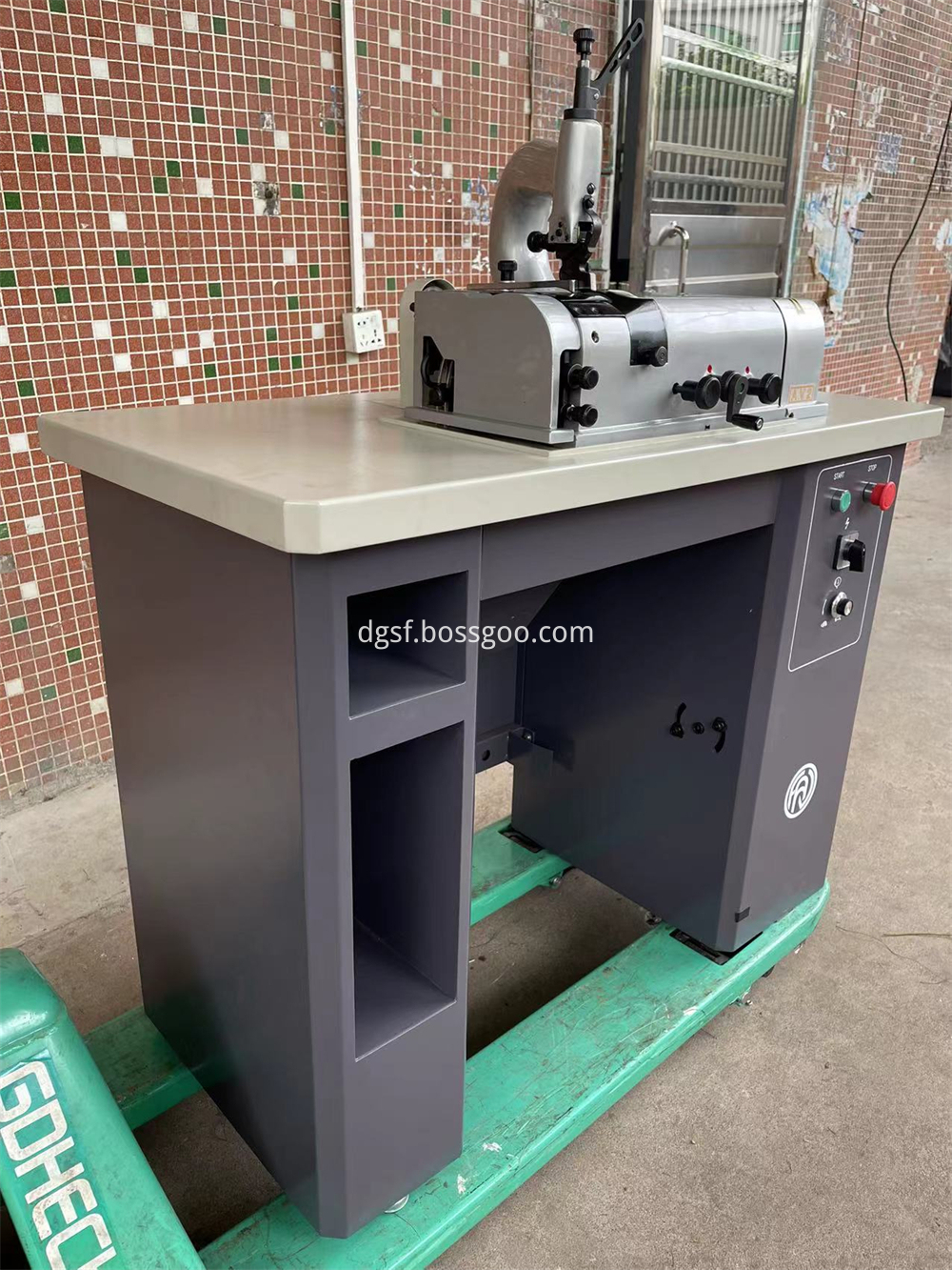 Heavy Duty Skiving Machine