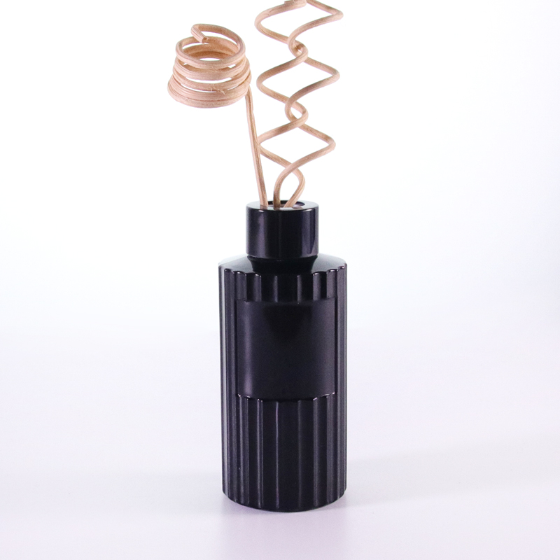 Special Shape Black Aromatherapy Bottle4 Jpg