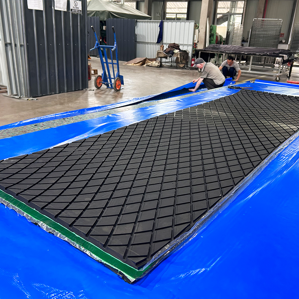 Belt machine roller rhombic rubber plate