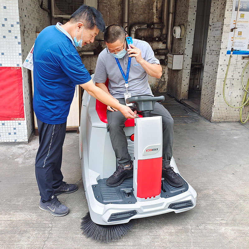Modoga Ride-on Floor Sweeper Machine