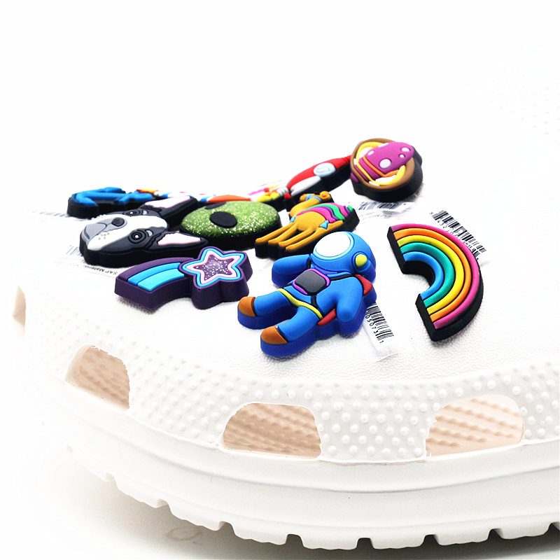 Original 1pcs Bulldog Shoe Croc Charms Alien Rainbow Astronaut Planet PVC Shoe Decoration Accessories JIBZ fit Kids Party Gifts