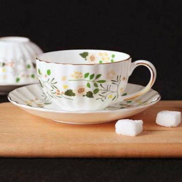 Bone China Coffee Cup Porcelana Saucers English Style Afternoon Tea Scented Infuser White Ceramic Taza Tea Cup Saucer Sets E5