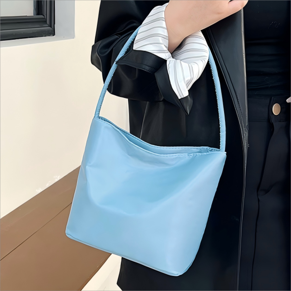 Fashionable and versatile women's handbag