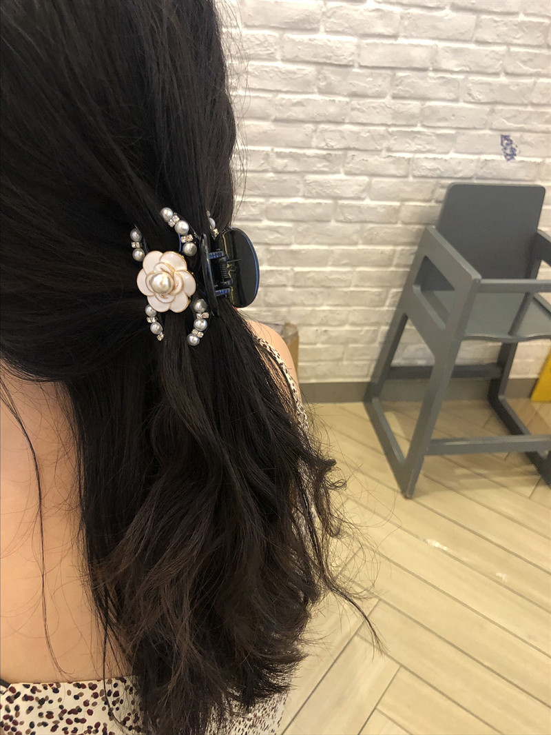 Elegant Women Shiny Pearl Hair Claws Pins Girl Hair Accessories Black White Rose Camellia Rhinestone Crystal Hair Clip Barrettes
