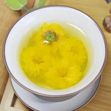 Golden Dried Chrysanthemum Flowers