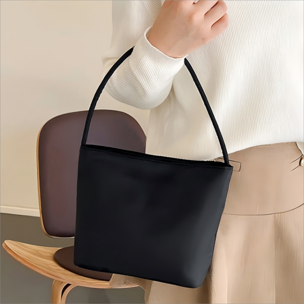 Fashionable and versatile women's handbag