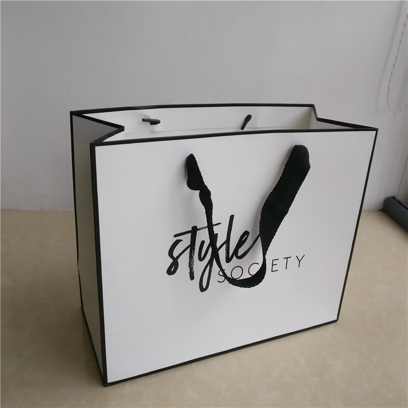 Wholesale 500pcs/lot recyclable paper bags with ribbon handle customized shopping bags logo with black line boutique gift bag