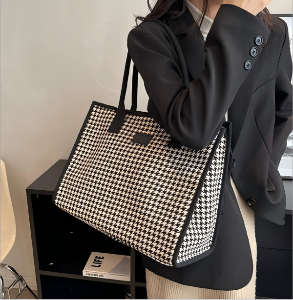 Versatile and simple women's tote bag