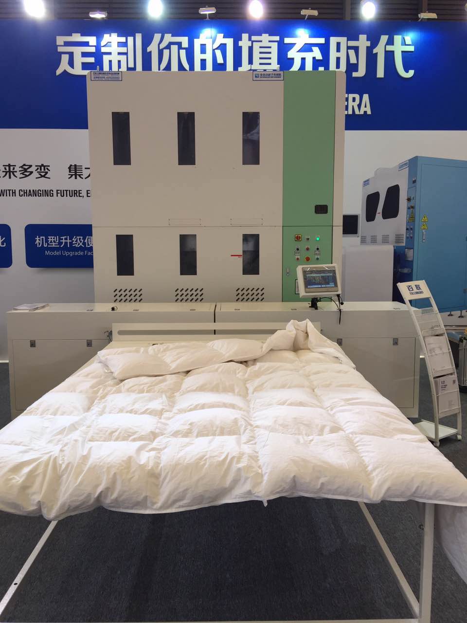 Duvet filling machine