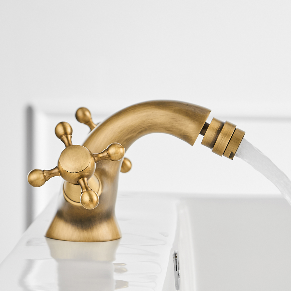 Chrome Bidet Faucet Two Ceramic Swivel Handles Water Bathroom Sink Brass Single Hole Deck Mounted Water Mixer Tap 7313
