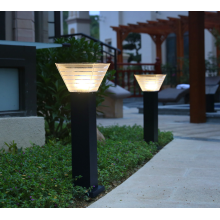 Black aluminum courtyard solar spotlight