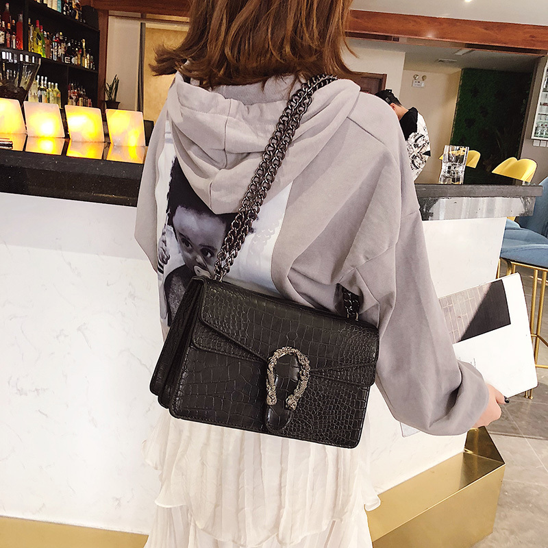 2019 New Shoulder Bag Chains Messenger Bag Fashion Girls Casual Handbag Simple Leisure Personality Small Square Women Bag