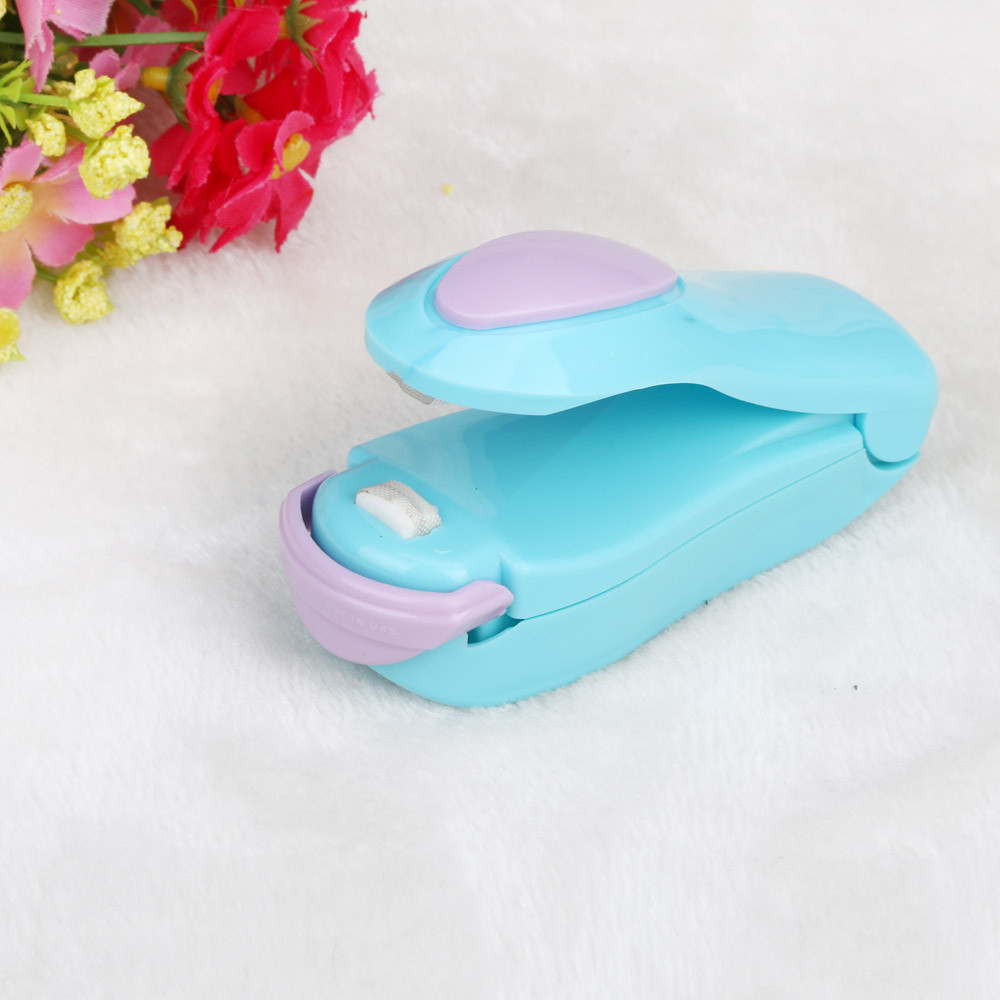 Portable Bag Clips Handheld Mini Electric Heat Sealing Machine Impulse Sealer Seal Packing Plastic Bag Work With Battery Supply