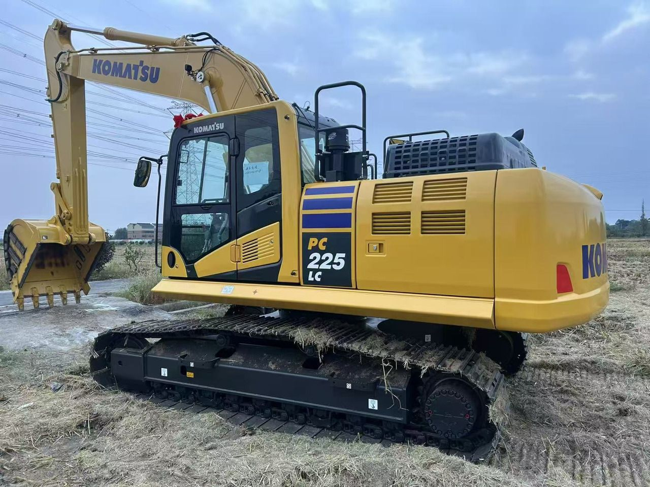 PC225LC (3)