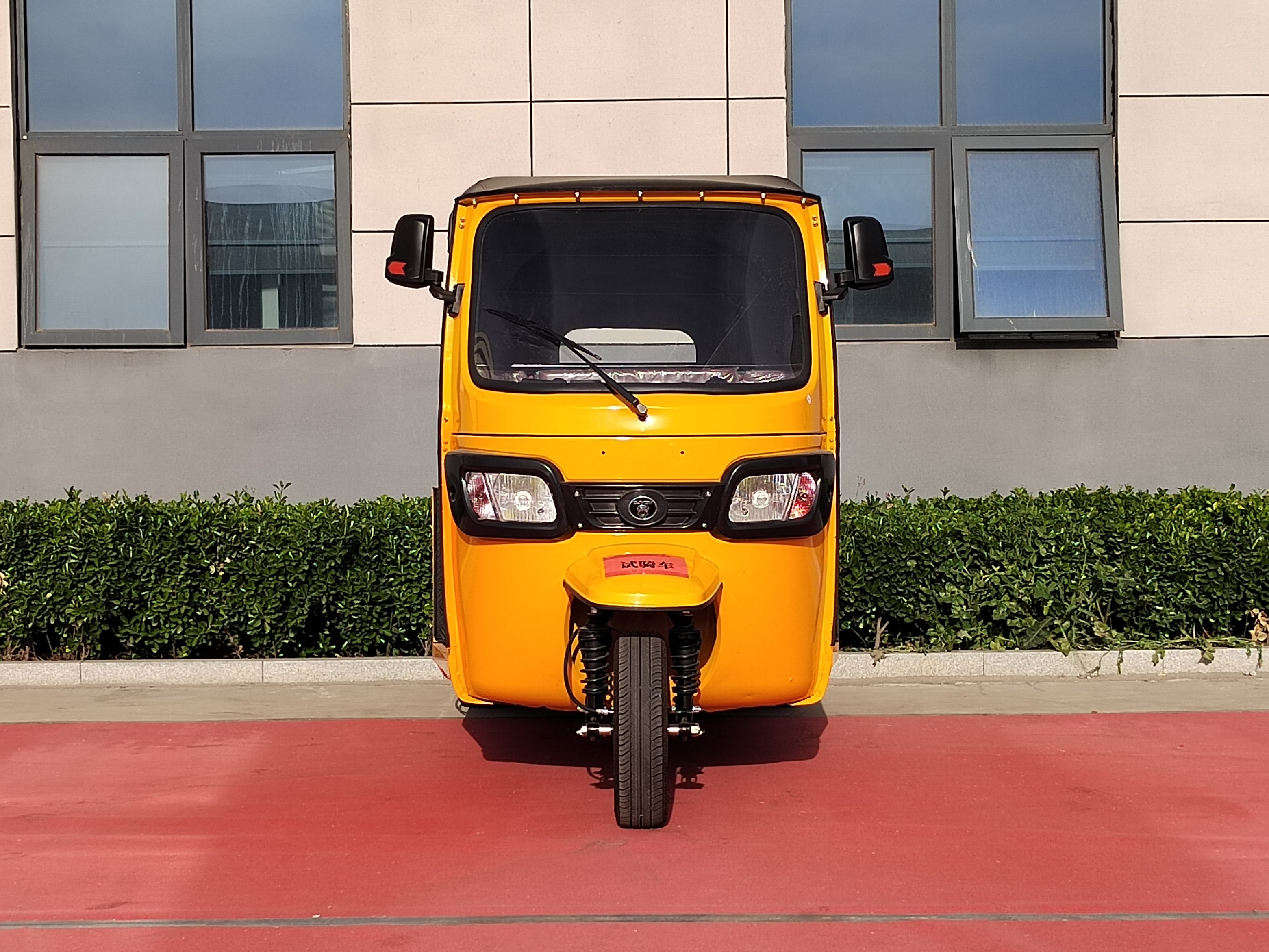A 1.25-meter double-row Dudu passenger electric vehicle