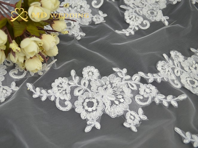Free Shipping Real Photos 3M White/Ivory Cathedral Length Lace Edge Wedding Bridal Veil With Comb Wedding Accessories MD3078