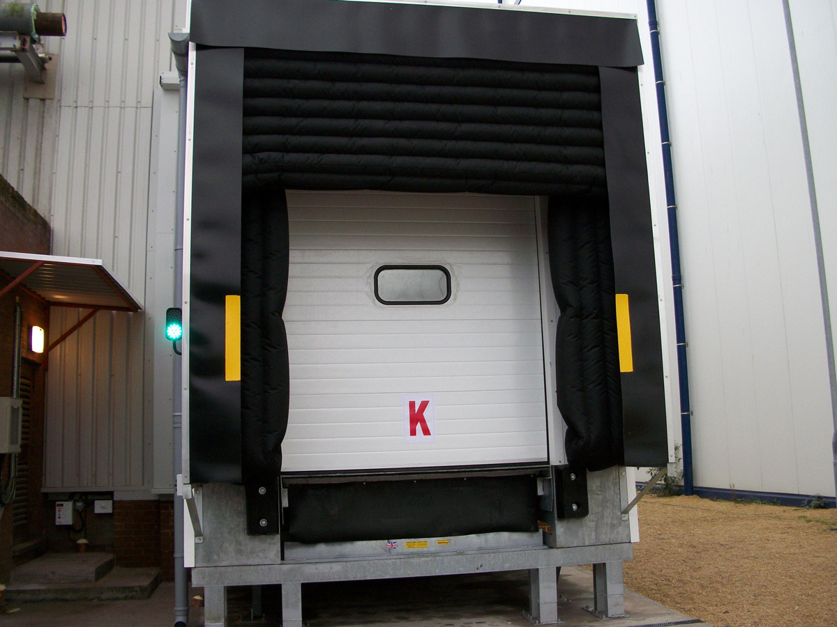 INFLATABLE DOCK SHELTER 42