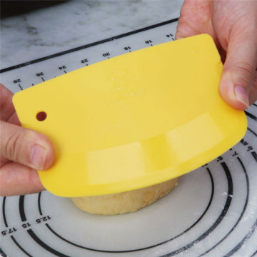 Flexible Curved Edge Dough scraper cream smooth cake trowel bake pastry tool dough scraper kitchen butter knife dough cutter