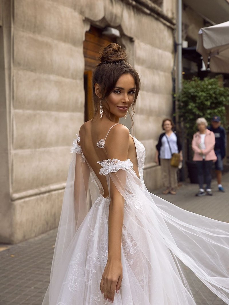 LORIE A Line Backless Wedding Dress 2019 Sexy Spaghetti Straps Bridal Dress 3D Lace Flowers Fairy Beach Wedding Dresses