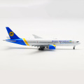 16cm 1/400 Scale Boeing 777 Ukraine airlines solid airplane with landing gear wheel model toy aircraft diecast alloy plane Model