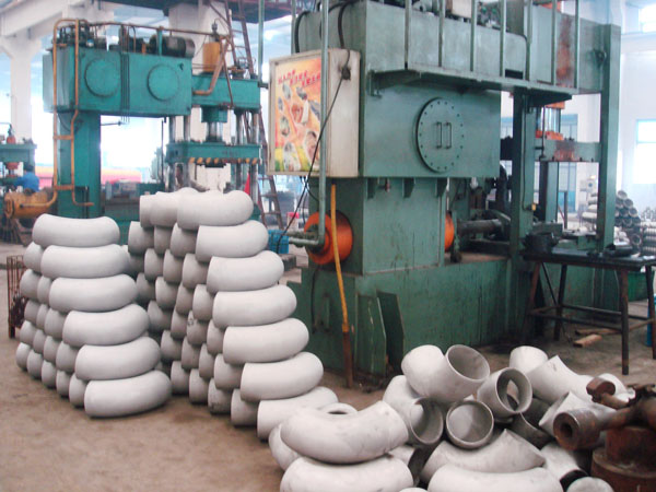 Production of stainless steel elbow