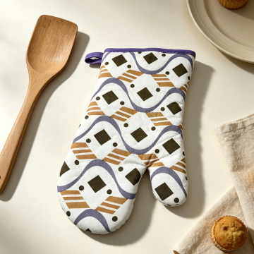 Dual‑Print Cotton Oven Mitt With Two Pockets