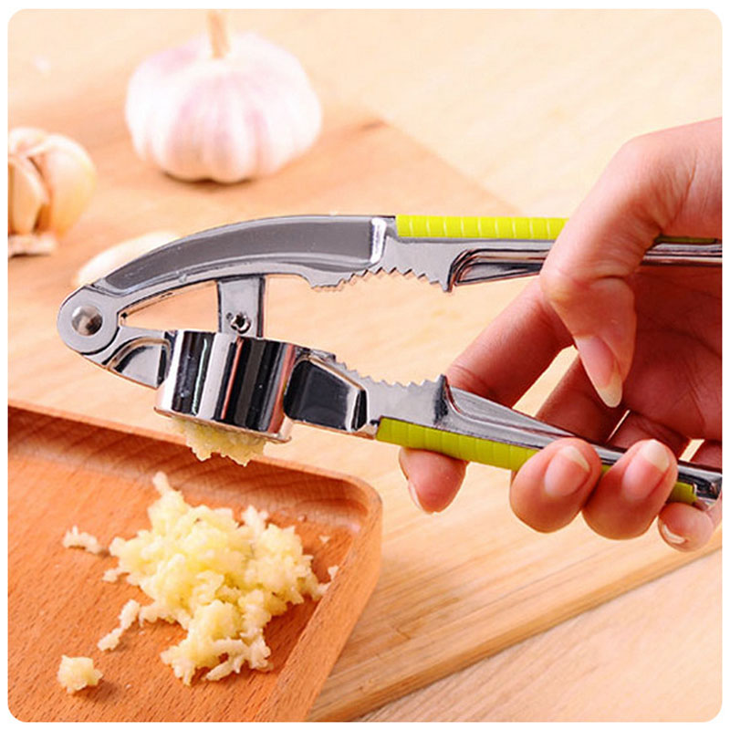 3.5cm Garlic Press Ginger Press Mincer Crusher Chopper Garlic Press Crusher with Walnut Open Tools Kitchen Tool