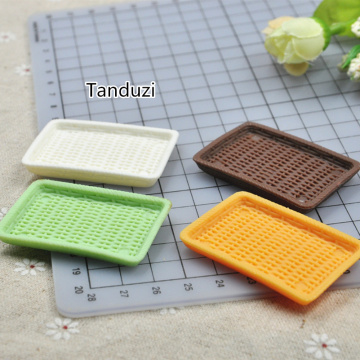 Tanduzi Wholesale 100PCS PVC Cane Basket Miniature Tray Dessert Plate Dish 52mm Dollhouse Tableware Kitchen Accessory Home Decor