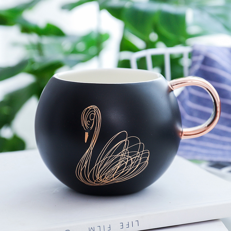 Creative Ceramic Coffee Mug Swan Pattern Fat Body Gold Handle Tea Drinks Juice Cup Birthday Present Ceramic Mugs