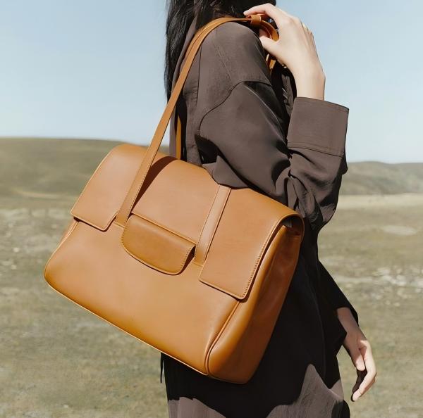 Stylish Large Capacity Leather Bag for Ladies